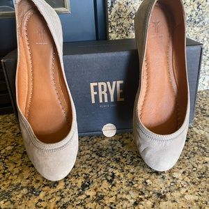 Frye Carson Ballet flat size 6.5 Grey color.